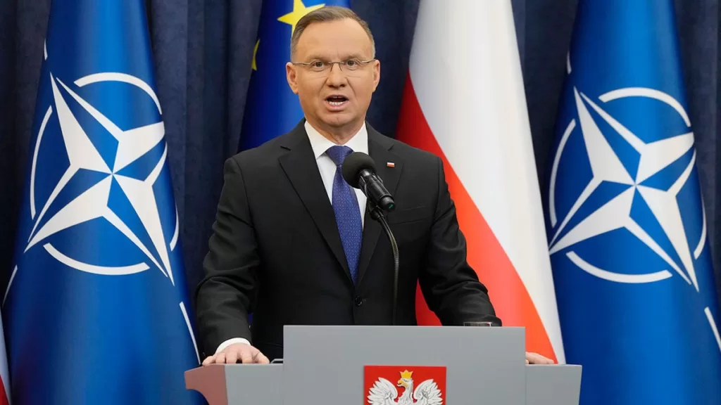 Poland's president begins process to pardon 2 convicted politicians