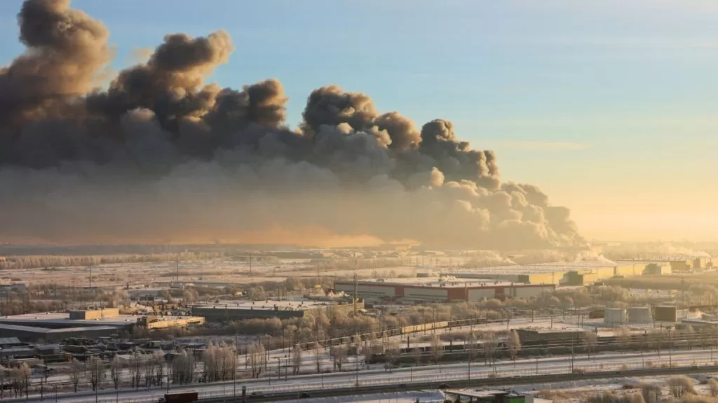 Massive fire tears through Russian warehouse in St. Petersburg