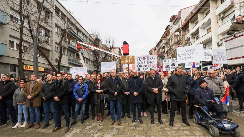 Kosovo bans use of Serbian currency, prompting thousands of minority Serbs to protest